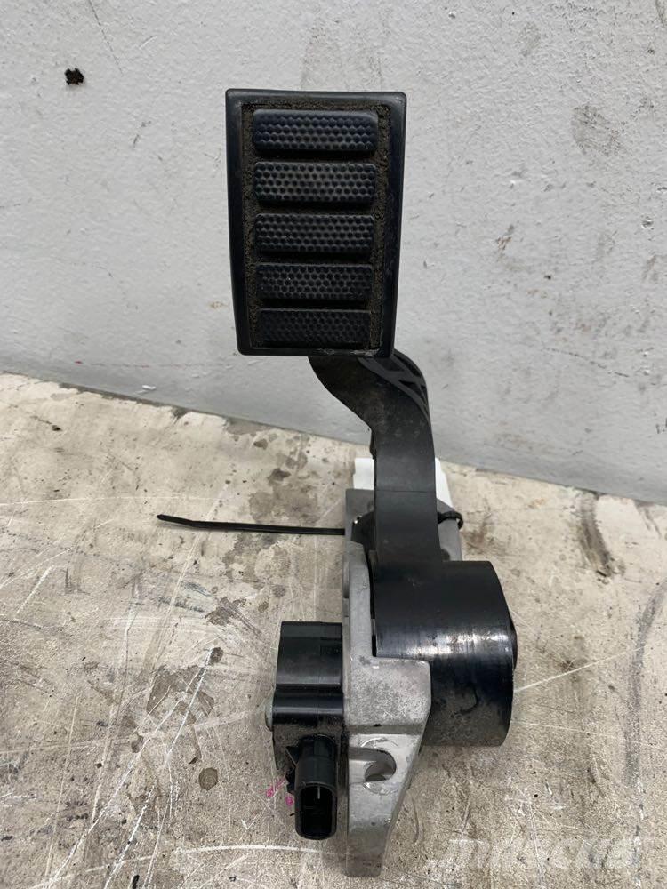 Volvo VNL Other components