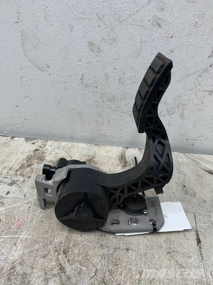 Volvo VNL Other components