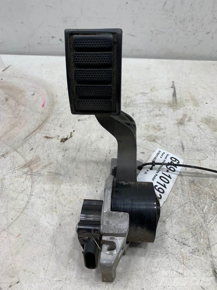 Volvo VNL Other components
