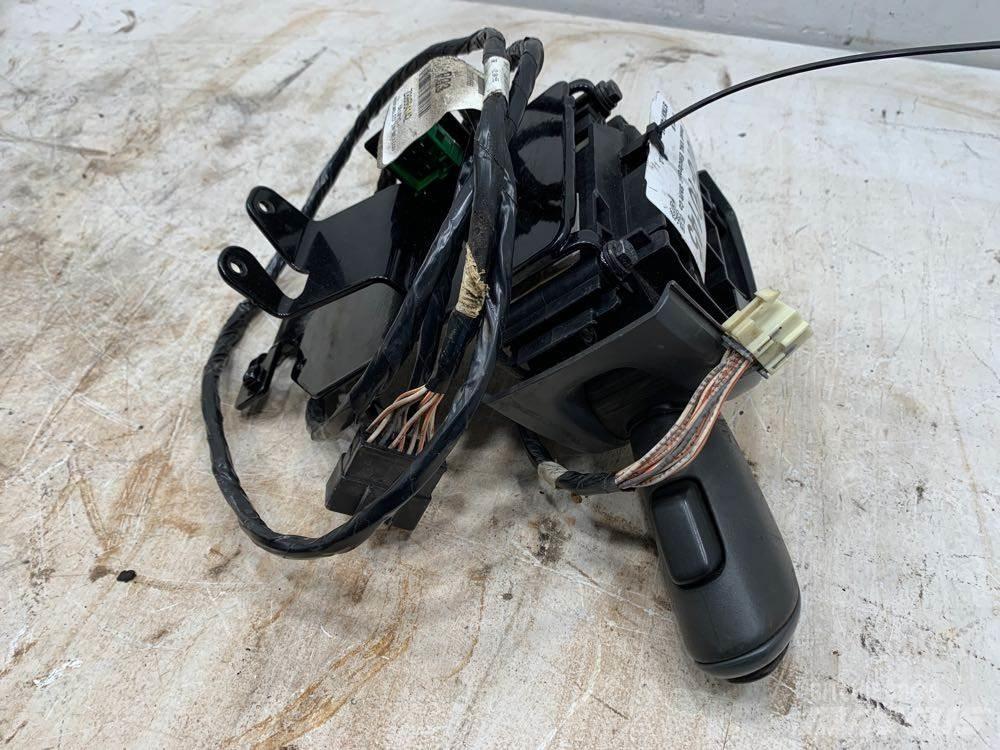 Volvo VNL Electronics