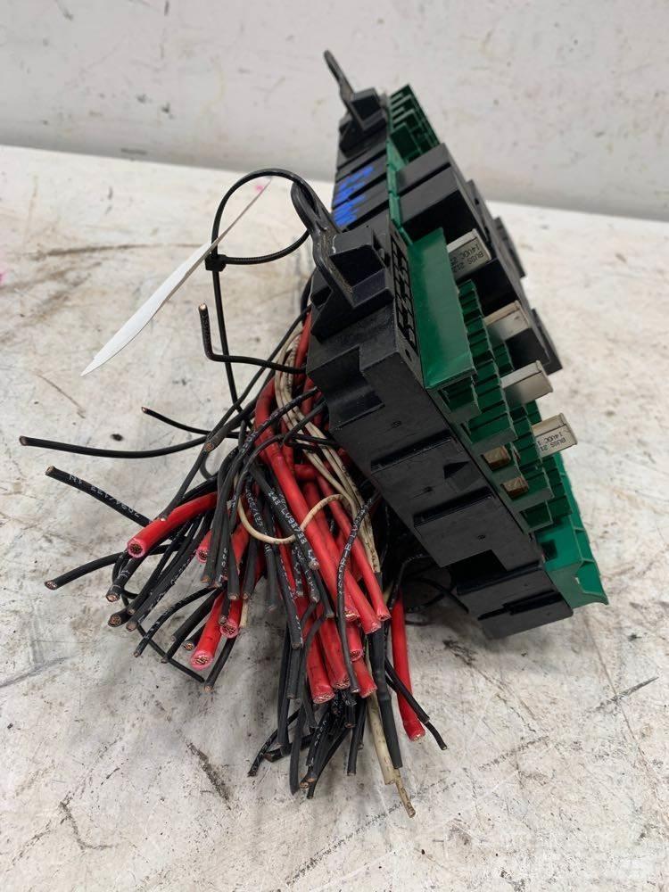 Volvo VNL Electronics
