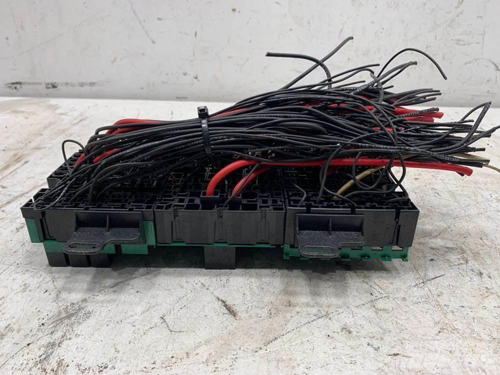 Volvo VNL Electronics