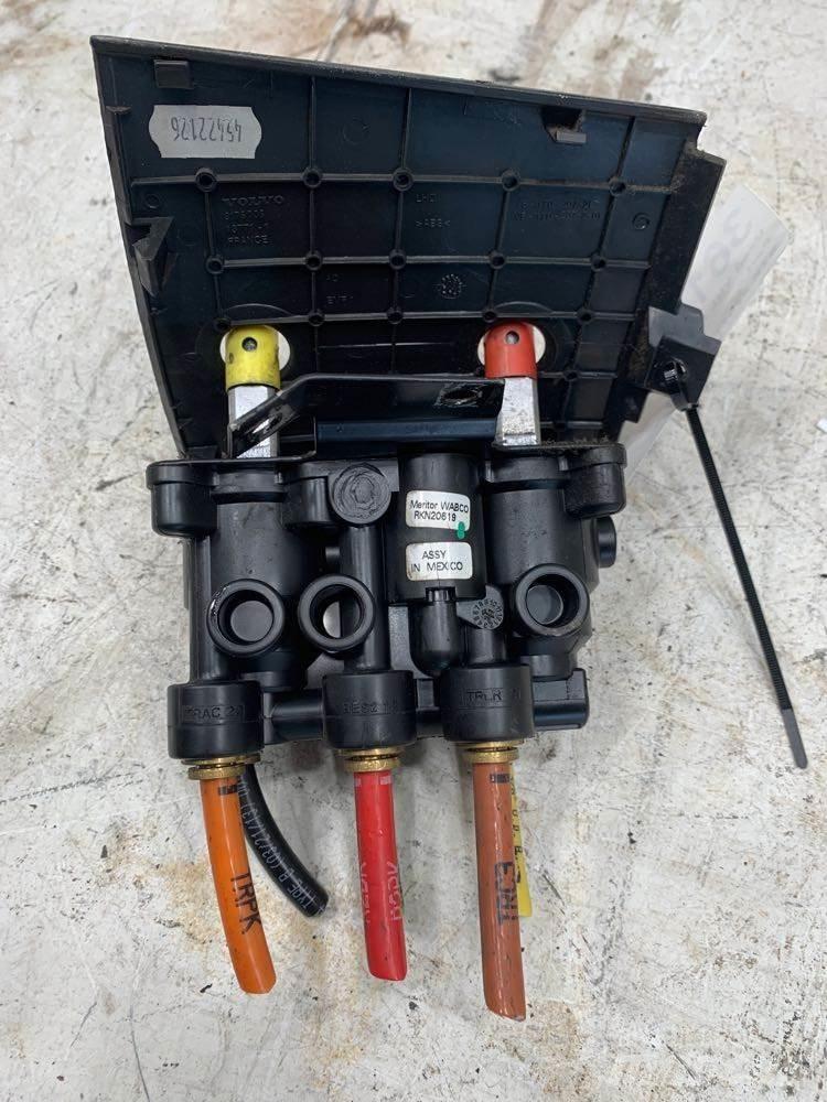 Volvo VNL Other components