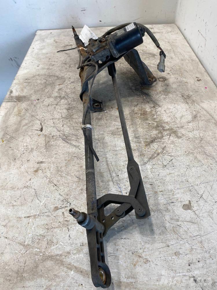 Volvo VNL Other components