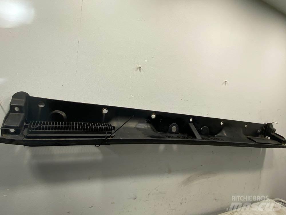 Volvo VNL Other components