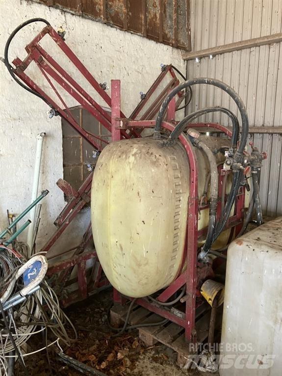 Hardi  Trailed sprayers