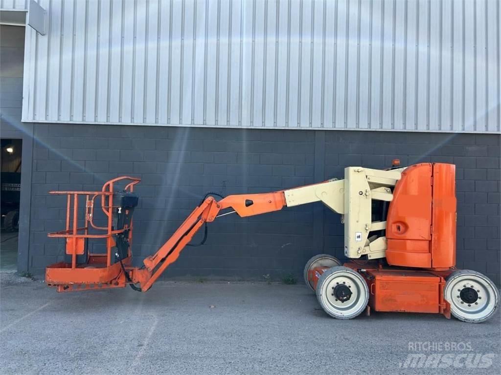 JLG E300AJ Articulated boom lifts