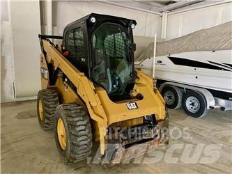 CAT 272D2 Skid steer loaders