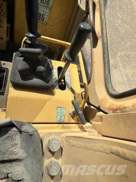 CAT 963 Crawler loaders