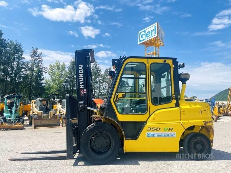 Hyundai 35D-9A Diesel trucks