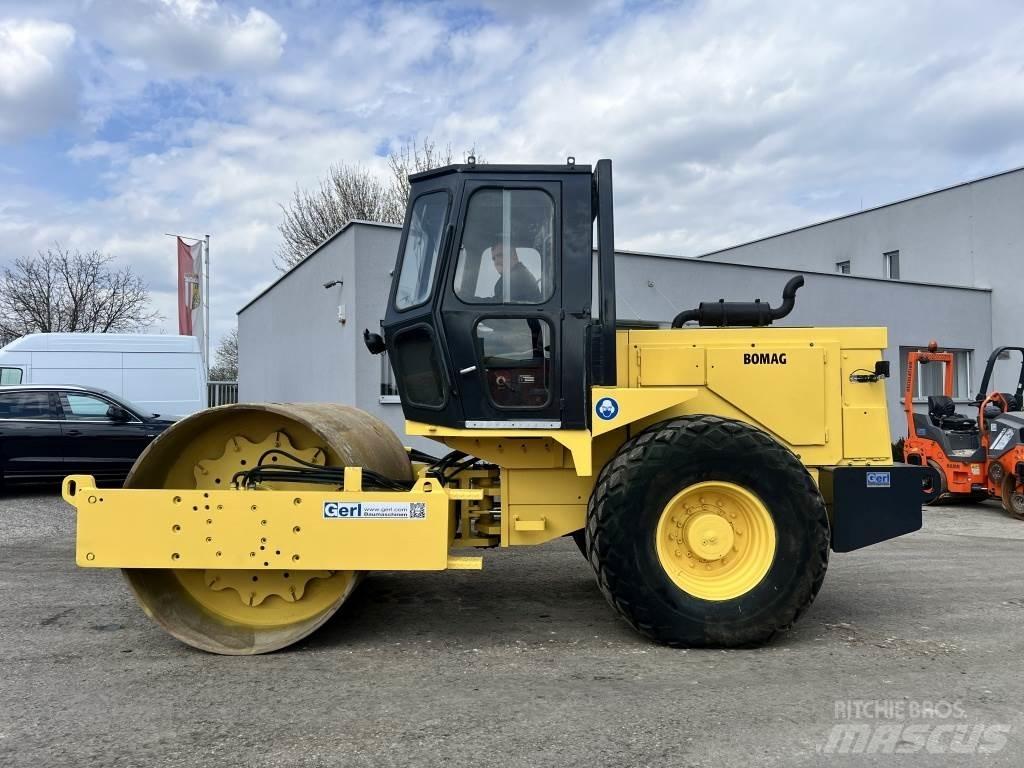 JCB Vibromax W 1402 D Single drum rollers