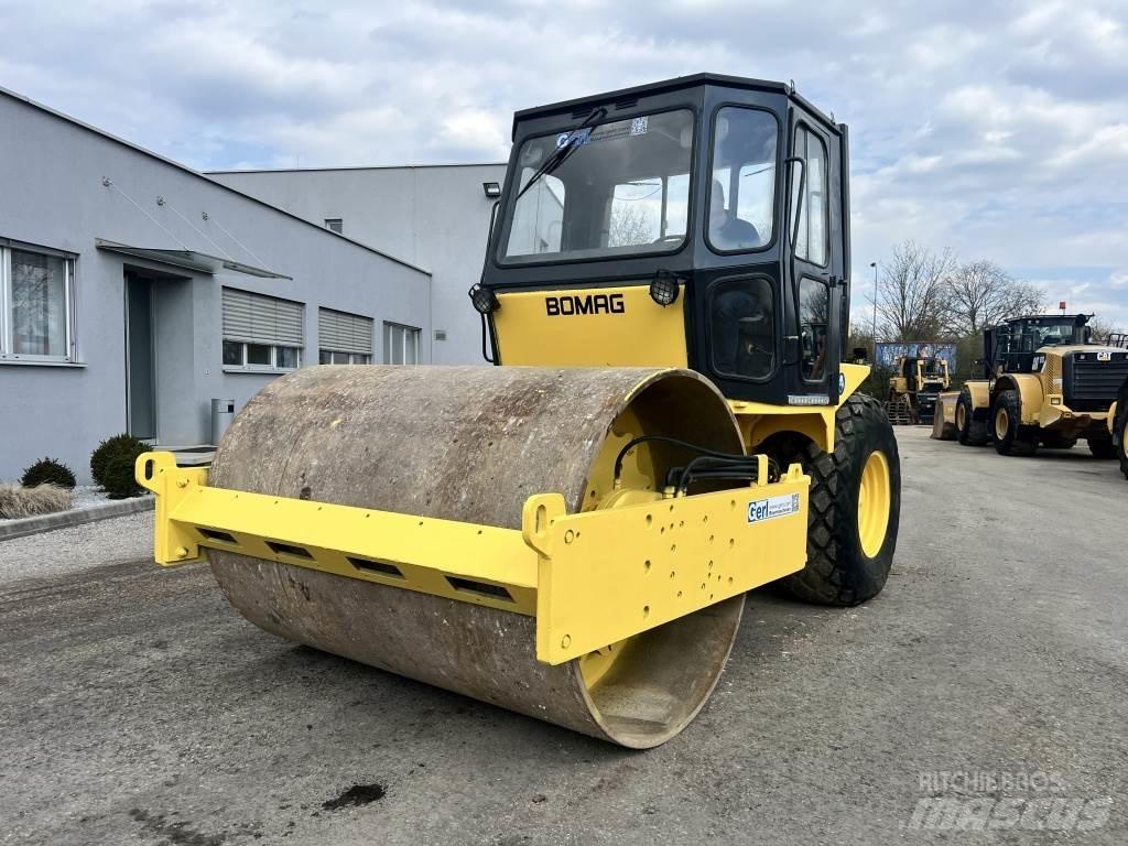 JCB Vibromax W 1402 D Single drum rollers