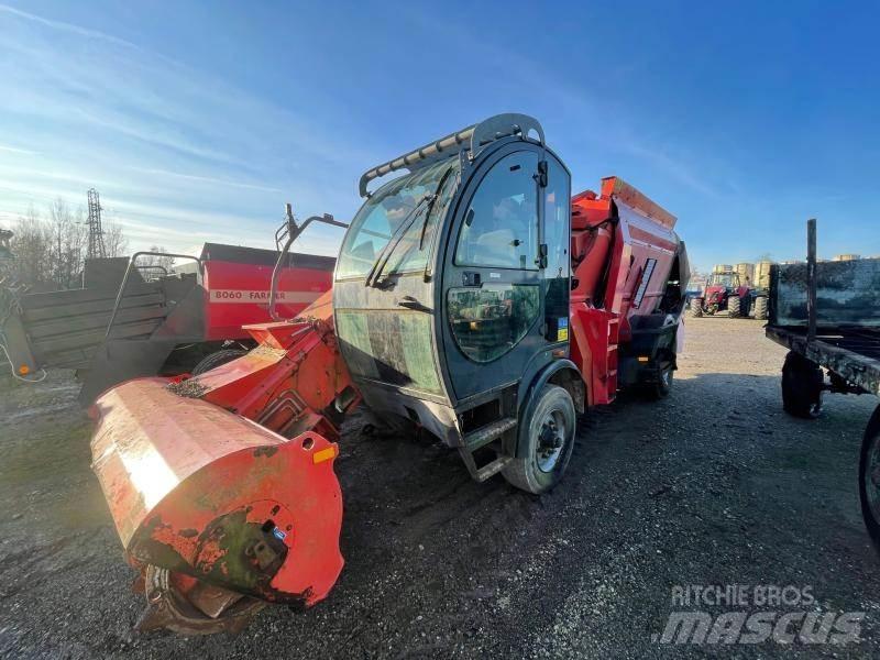 Kuhn SP 14 Feed mixer