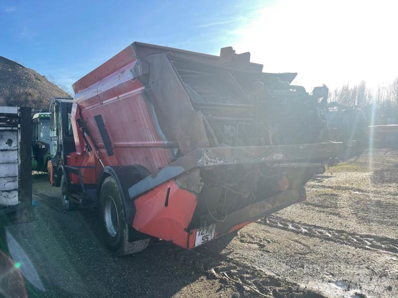 Kuhn SP 14 Feed mixer