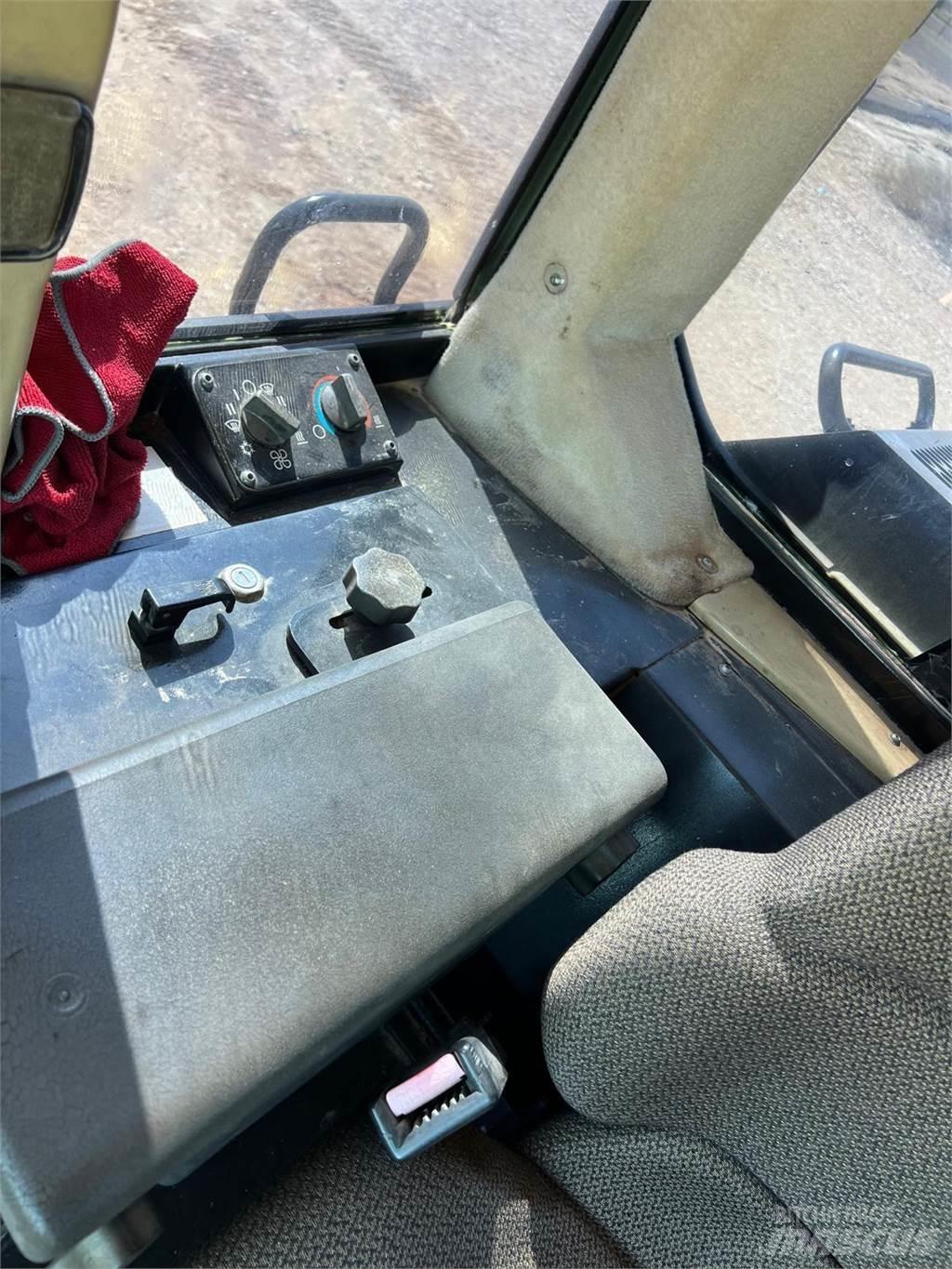 CAT 953C Crawler loaders