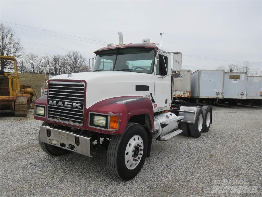Mack CHN613 Prime Movers