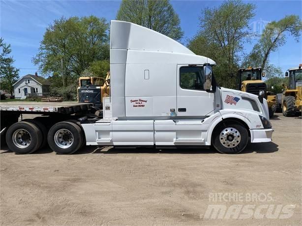 Volvo VNL64T670 Prime Movers