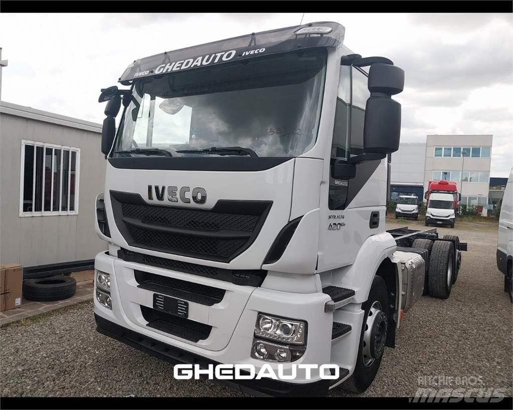 Iveco AT260S40Y/PS Box trucks