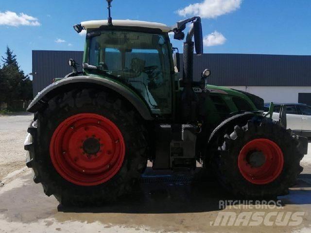 Fendt 718 VARIO Tractors