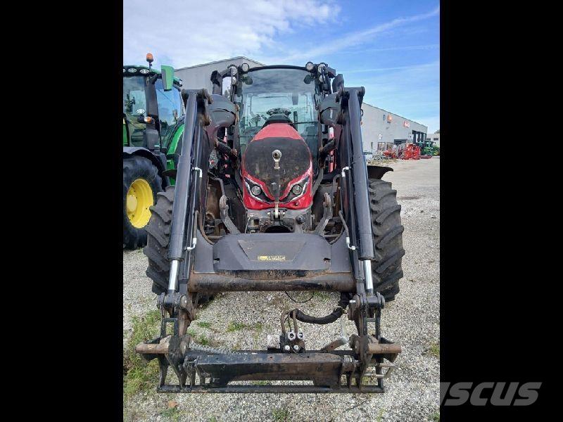 Valtra G115 Tractors