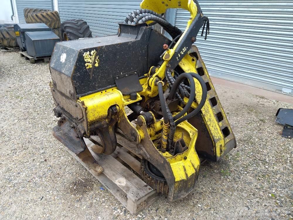 John Deere H415 Harvester heads