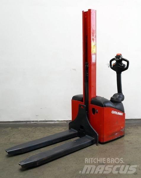 Stacky 10S16 Self propelled stackers