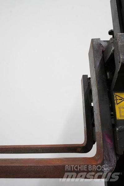 Still FM-X17 Reach truck
