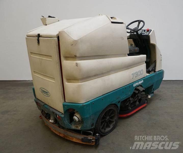 Tennant 7300 Combination sweeper scrubbers