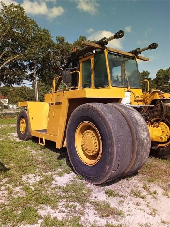 CAT V900 Container handlers