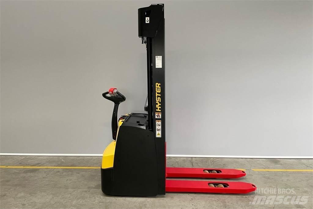 Hyster S1.6 Pedestrian stacker
