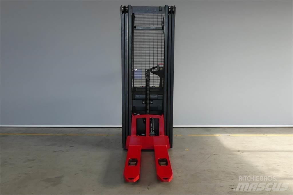 Hyster S1.6il Pedestrian stacker