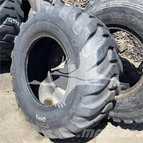 Titan 17.5x25 Tyres, wheels and rims