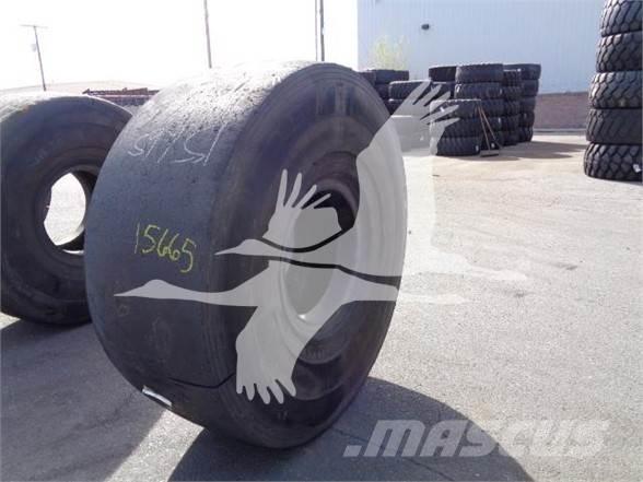 Titan 26.5x25 Tyres, wheels and rims