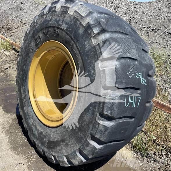 Toyo 35/65x33 Tyres, wheels and rims