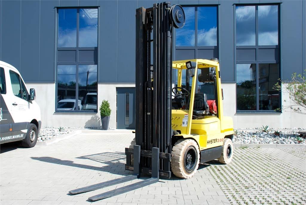 Hyster H 3-00XM LPG trucks
