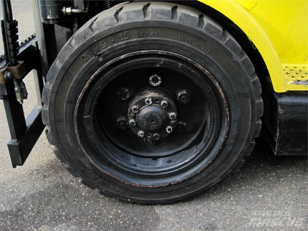 Hyster H 3-00XM LPG trucks