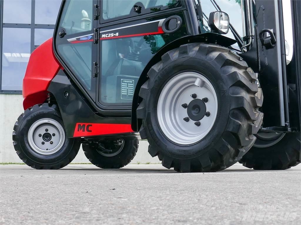 Manitou MC 25-4 Rough terrain truck