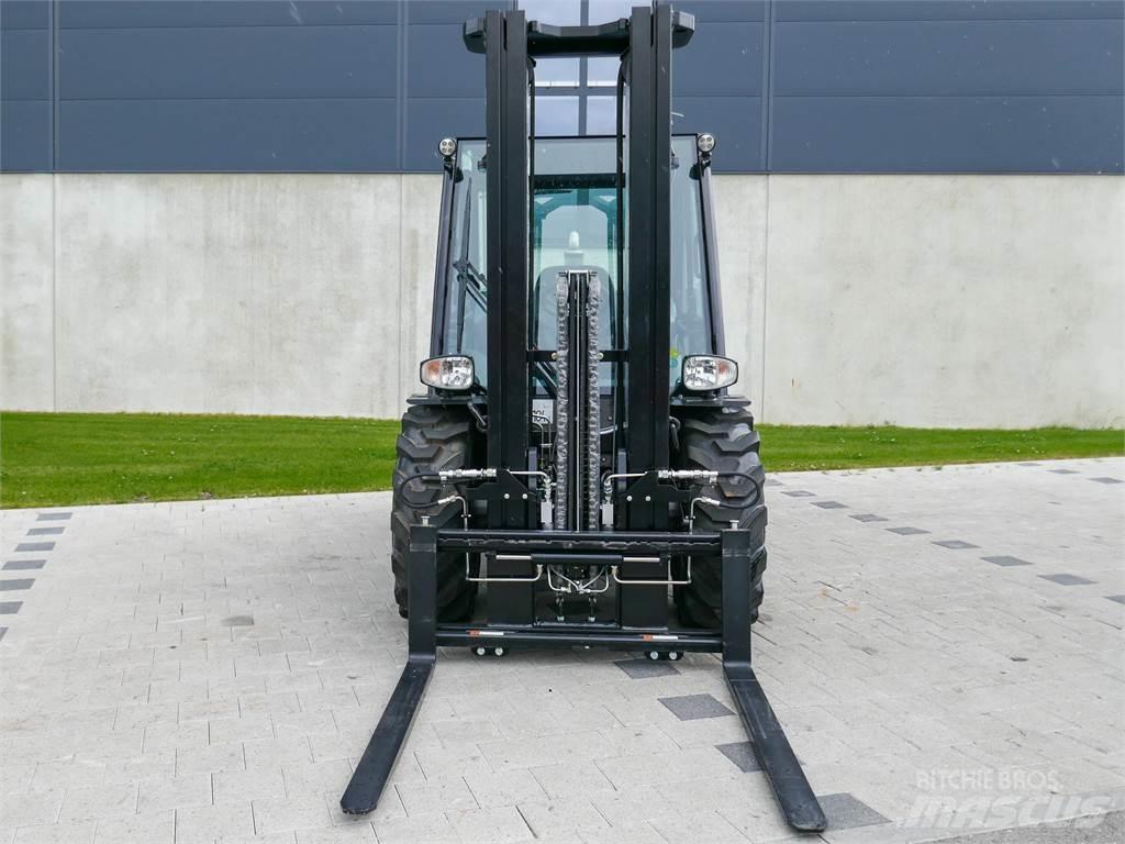 Manitou MC 25-4 Rough terrain truck
