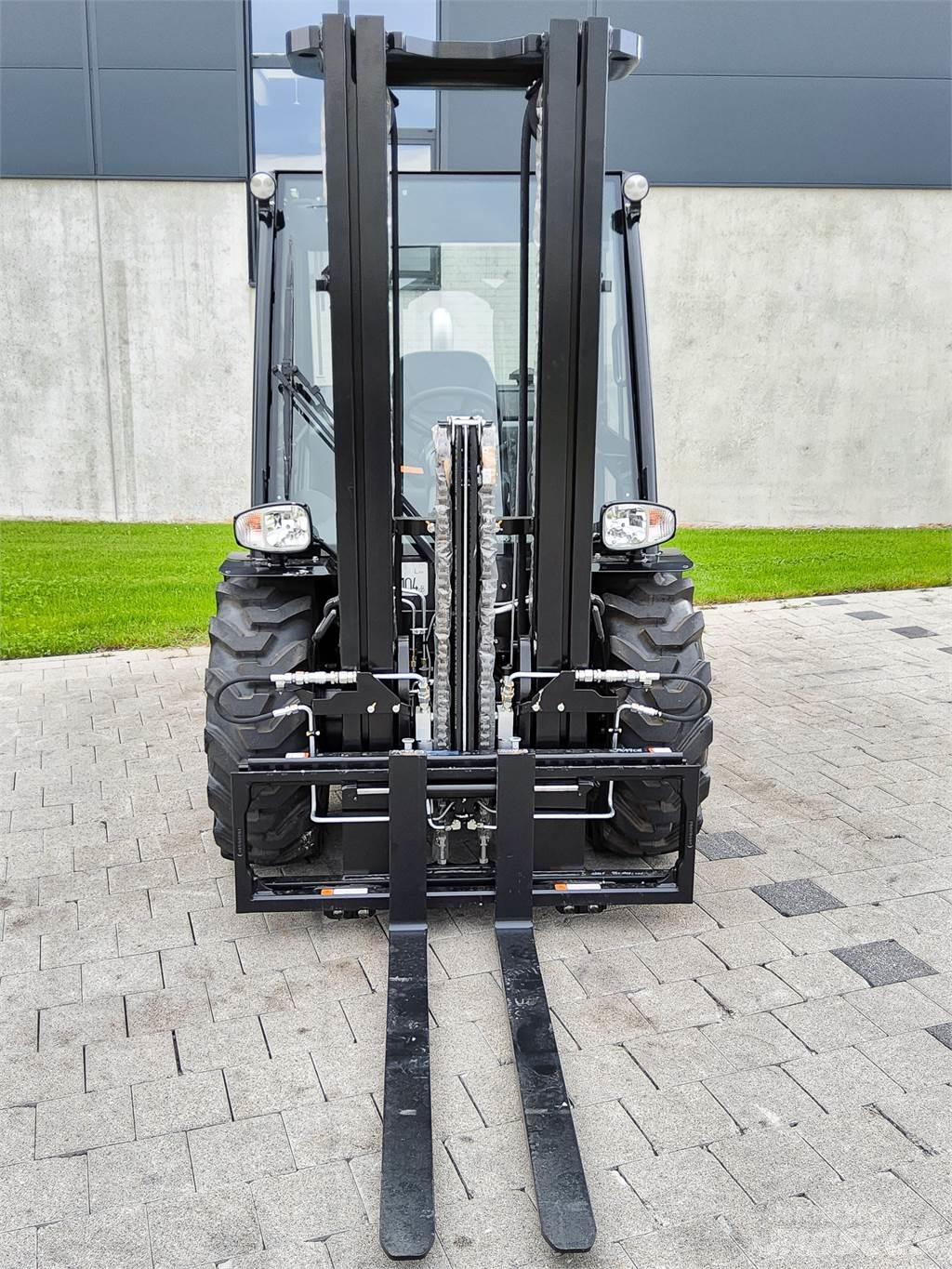 Manitou MC 25-4 Rough terrain truck