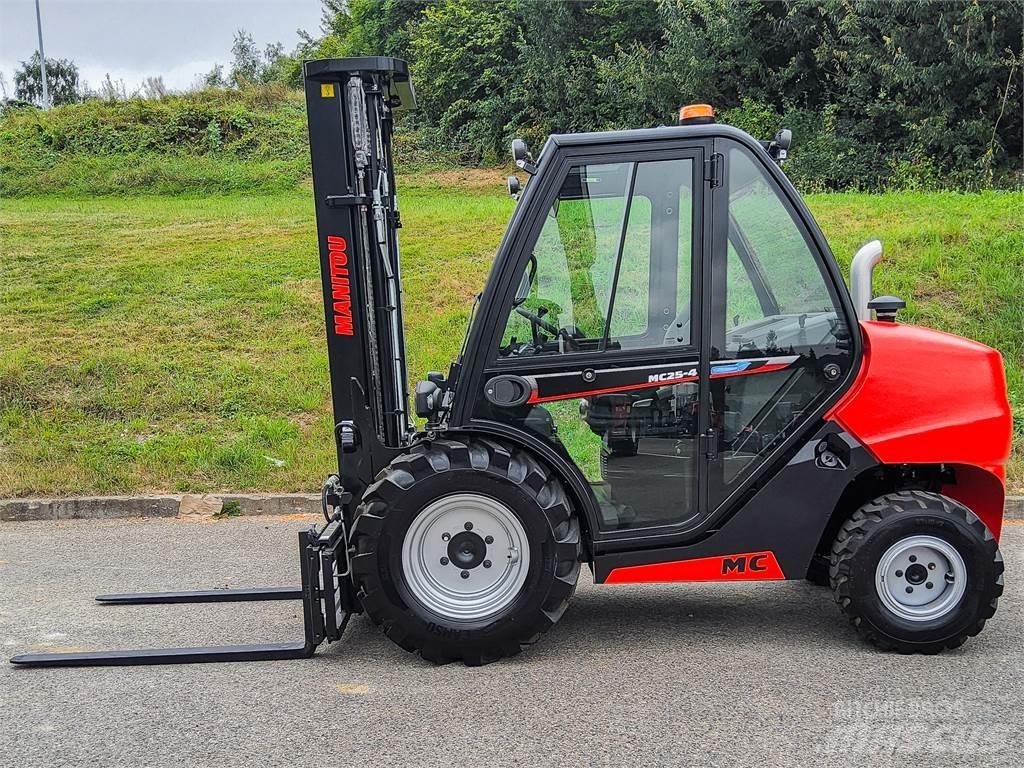 Manitou MC 25-4 Rough terrain truck