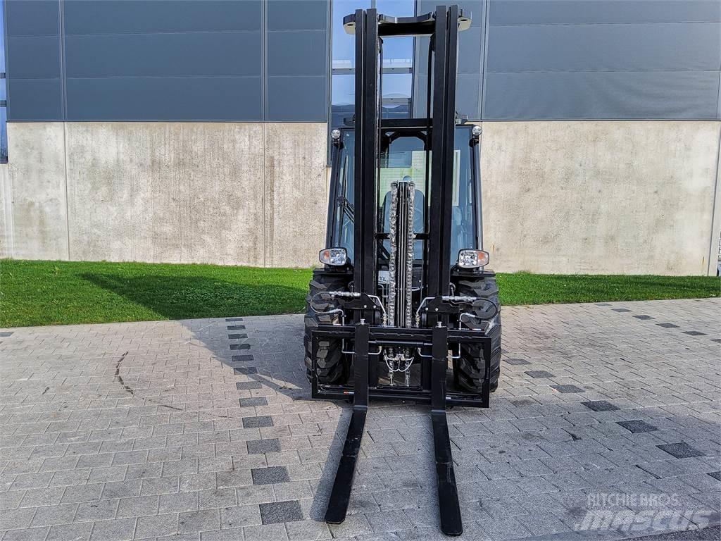 Manitou MC 30-4 Rough terrain truck