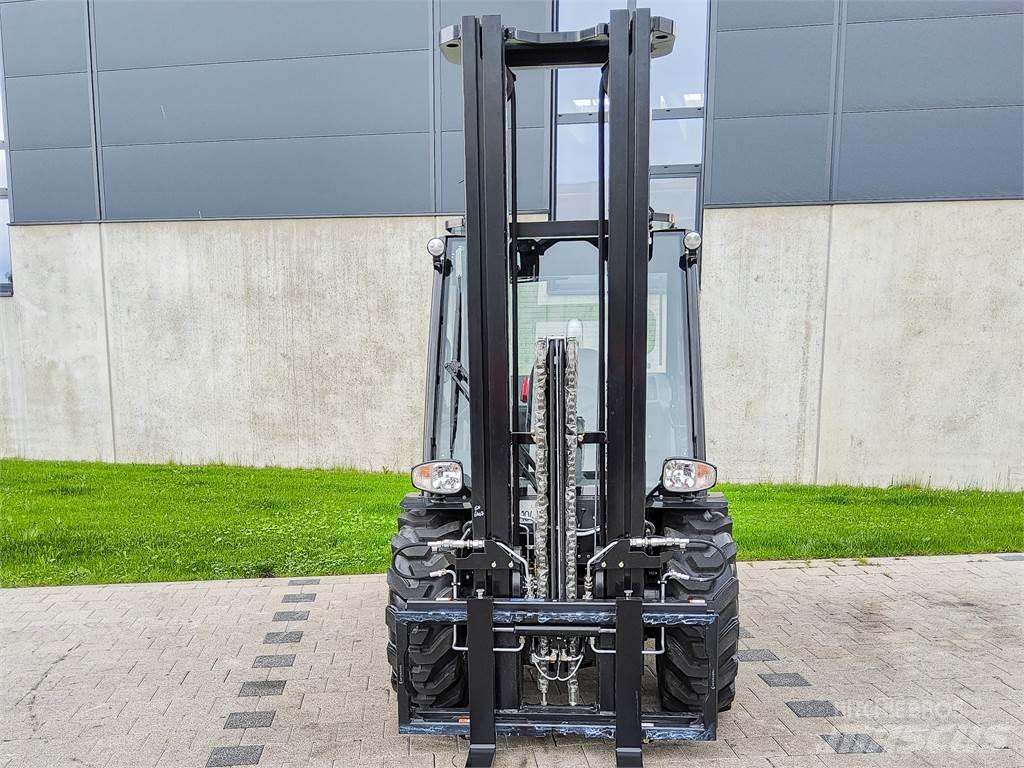 Manitou MC 30-4 Rough terrain truck