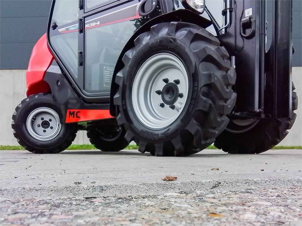 Manitou MC 30-4 Rough terrain truck