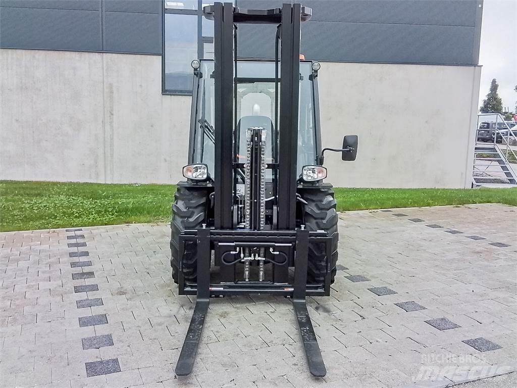 Manitou MC 30-4 Rough terrain truck