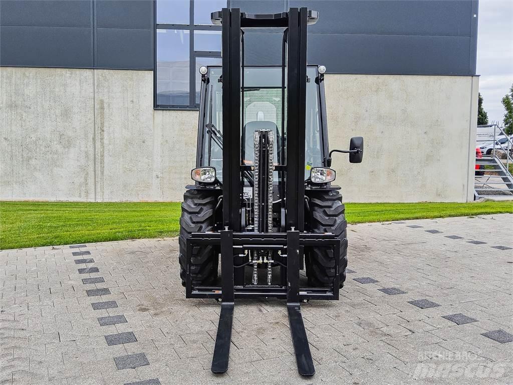 Manitou MC 30-4 Rough terrain truck