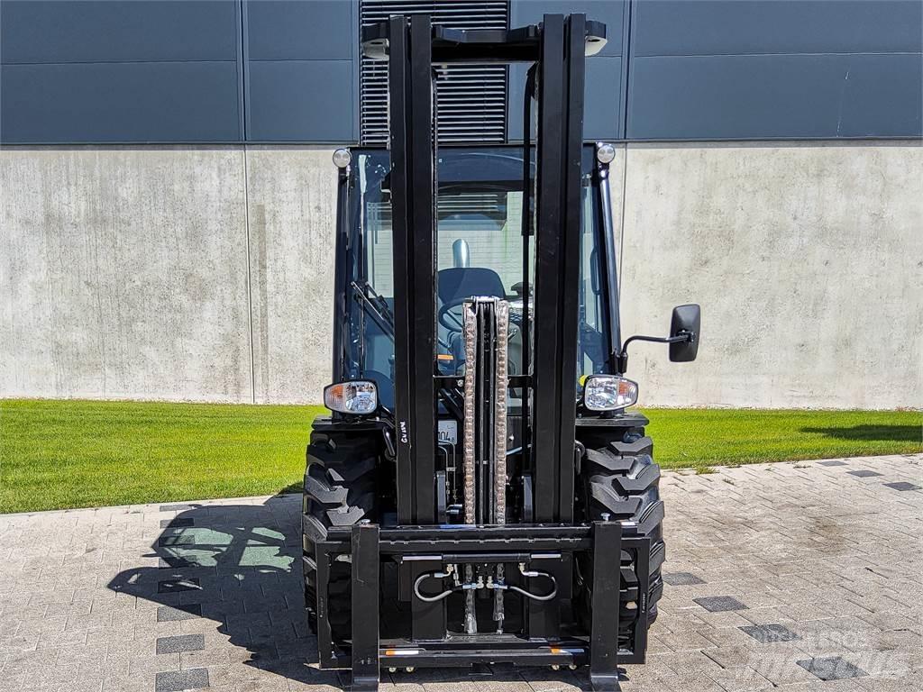 Manitou MC 30-4 Rough terrain truck