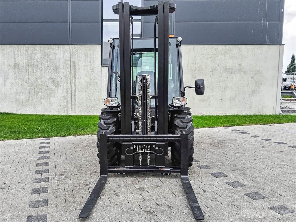 Manitou MC 30-4 Rough terrain truck