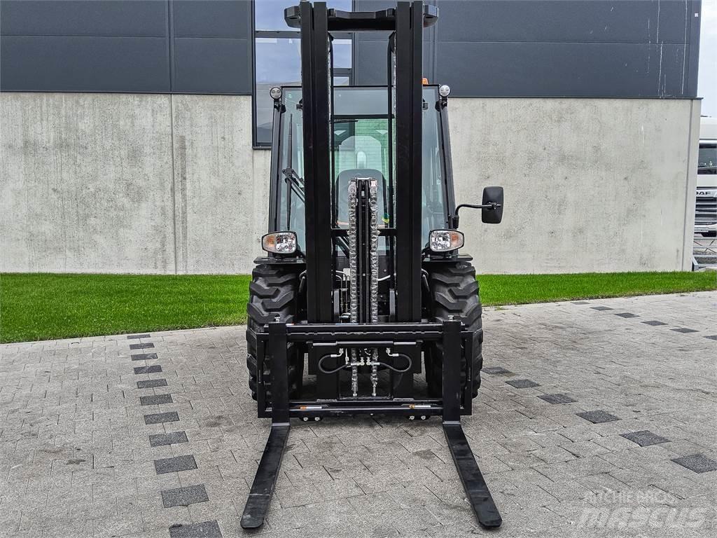 Manitou MC 30-4 Rough terrain truck