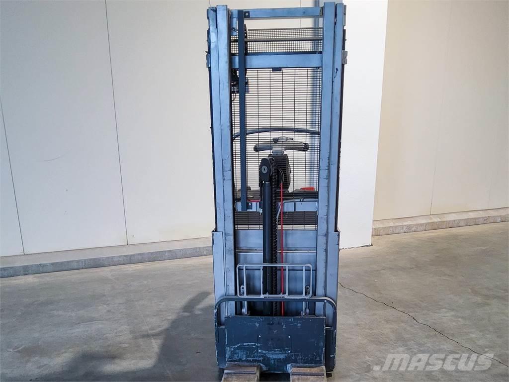 Still EXD-SF20 Pedestrian stacker