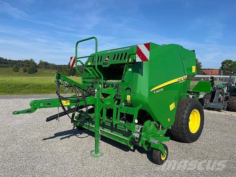 John Deere F441M Farm machinery